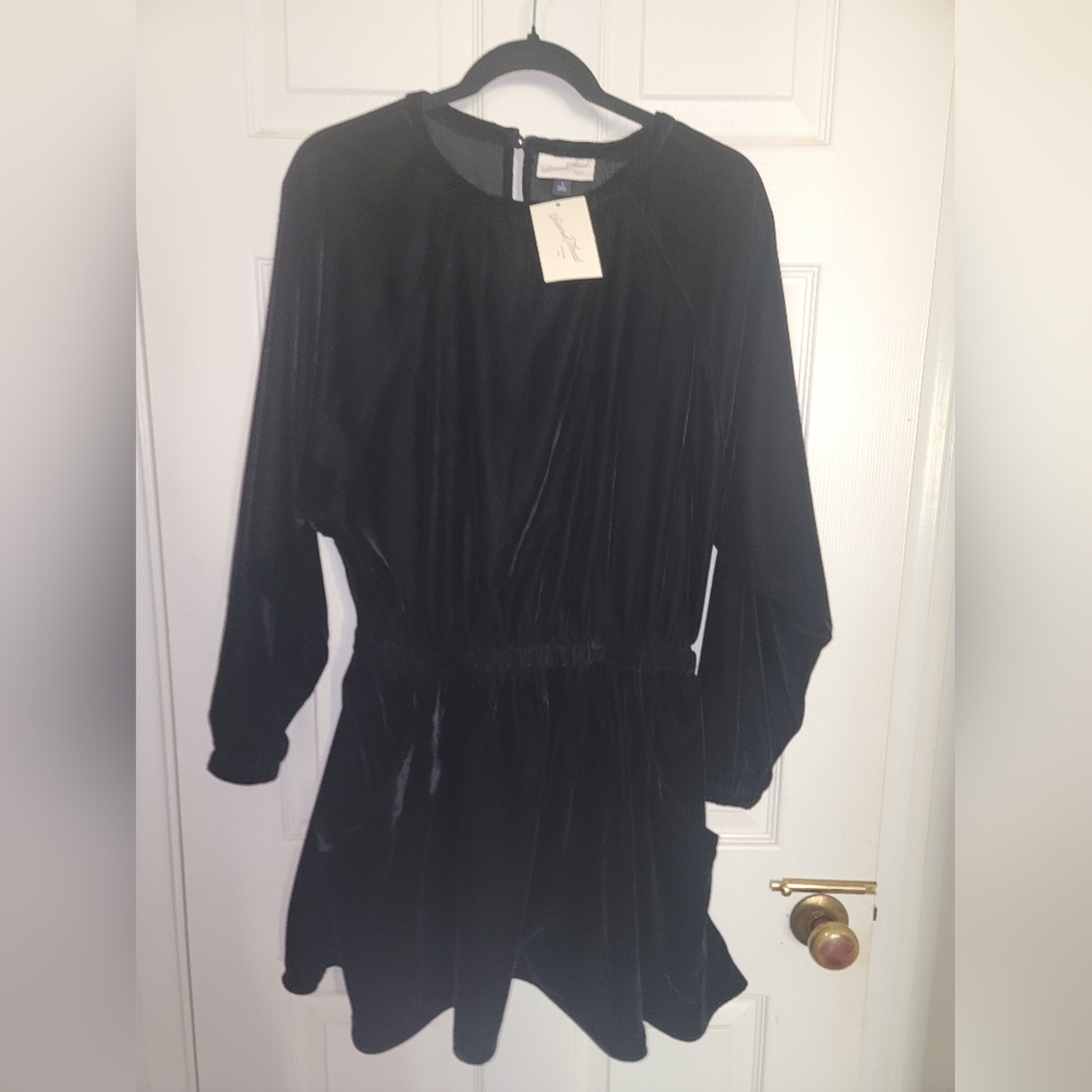 Universal Thread Black Velvet Long Sleeve Dress 🖤